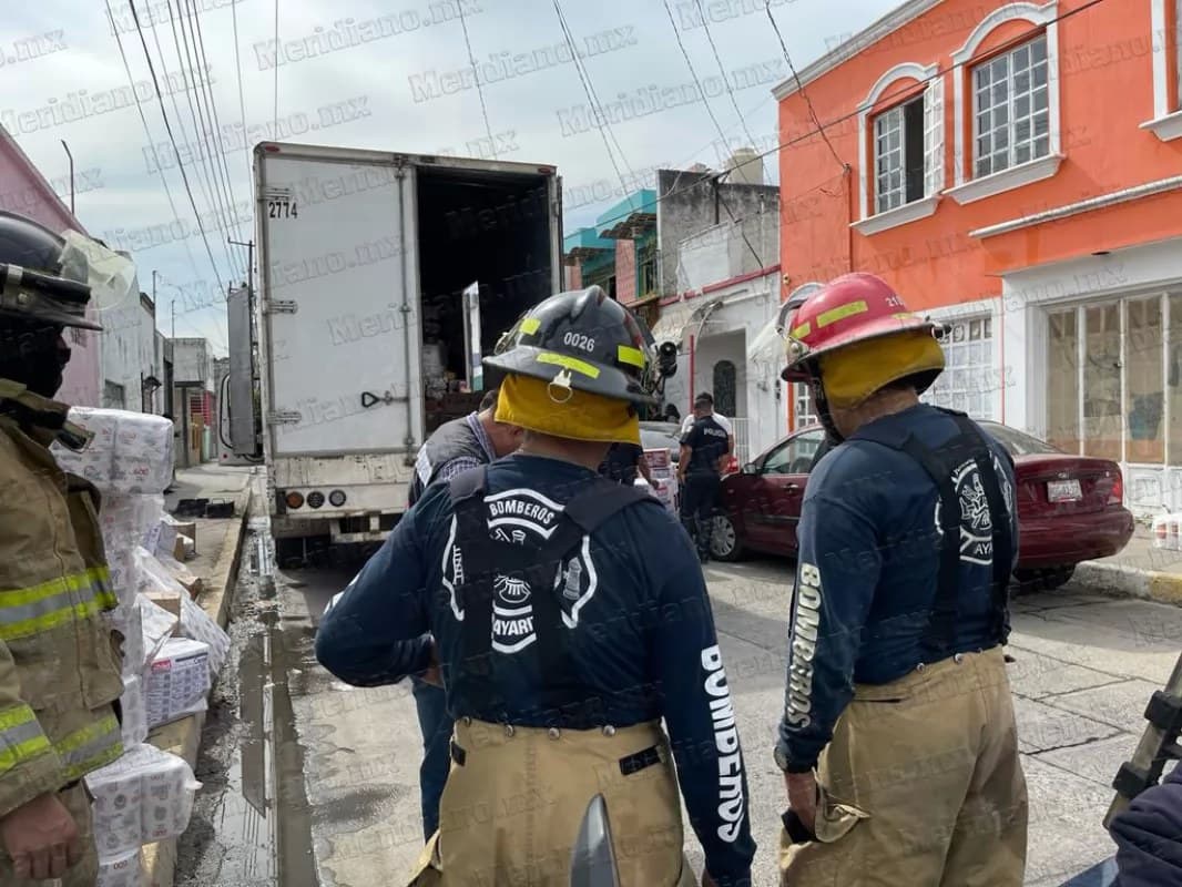 Corto circuito provoca pánico en el Centro Histórico de Tepic