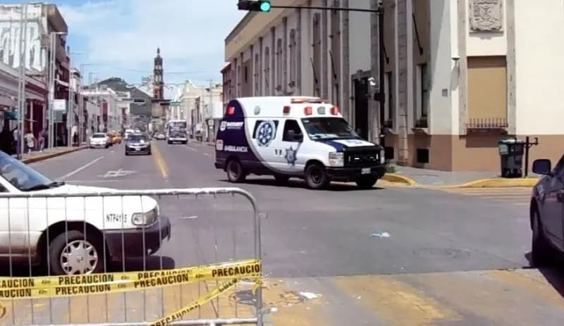 Trabajadores del SUTSEM retrasan atención medica para un hombre de la tercera edad