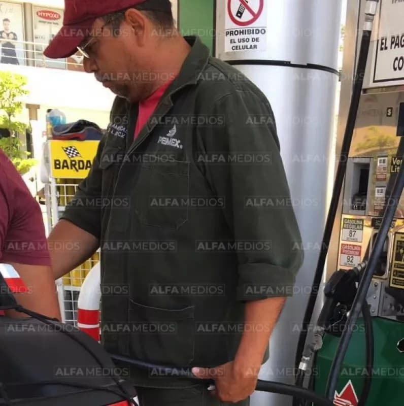 Casi le da un infarto a empleada del oxxo al jugarle una broma