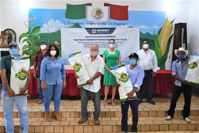 Entregan apoyos para agricultores de Bahía de Banderas