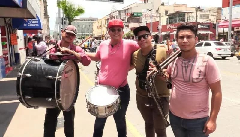 Tepic. Banda Los Batoklos vuelve a las calles ante la falta de trabajo