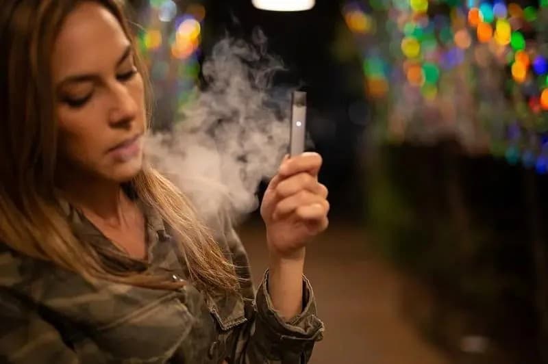 Adolescentes fumadores en mayor riesgo por Covid-19, según estudio
