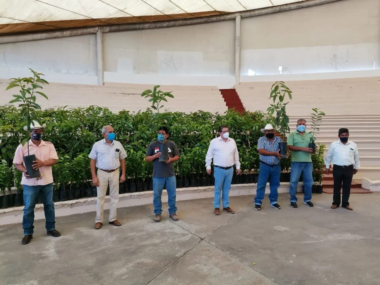 Tepic: Apoya Javier Castellón a campesinos en las zonas rurales