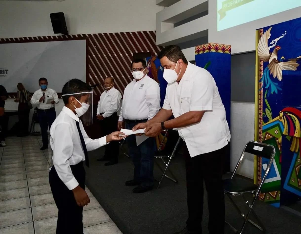 Nayarit: Realiza Gobierno nueva entrega de Becas D10