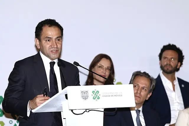 Sin coincidir con legisladores de Morena, Arturo Herrera alista modificación a Afores