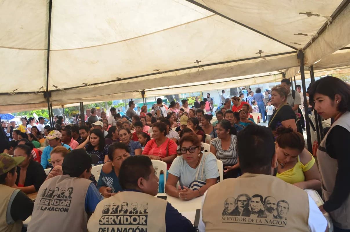 Sancionan a funcionarios por promover a AMLO con programas sociales