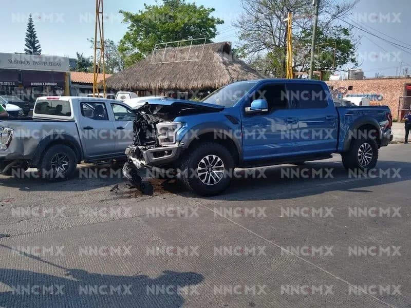 Encontronazo de camionetas