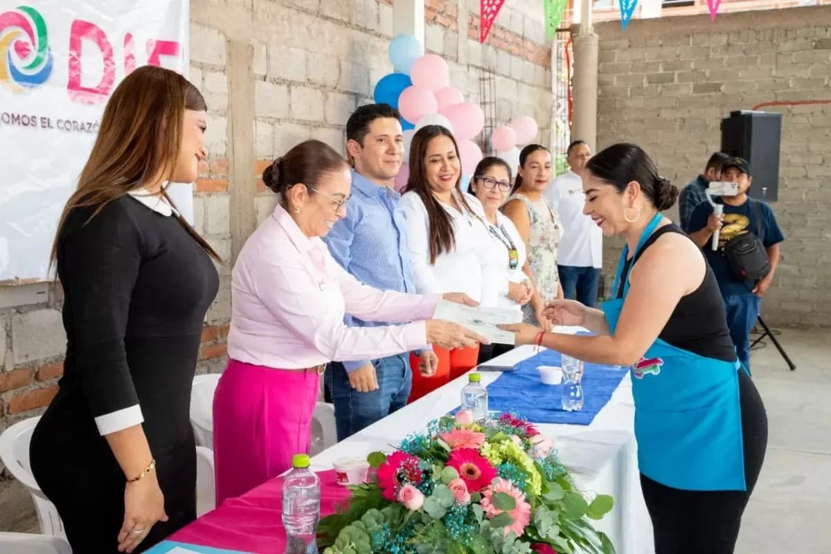 Capacitaciones de DIF Nayarit llegan a San Pedro Lagunillas e Ixtlán del Río
