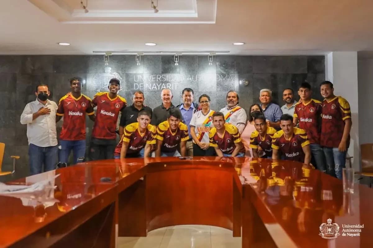 Realiza convenio la UAN con los Coras FC