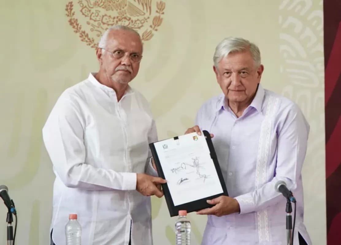 Autoriza AMLO sistema universal de salud en Nayarit