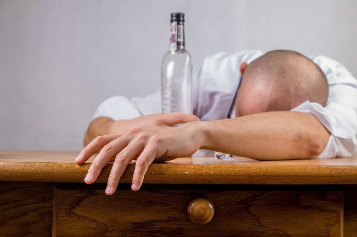 20 millones de personas son adictas al alcohol en México