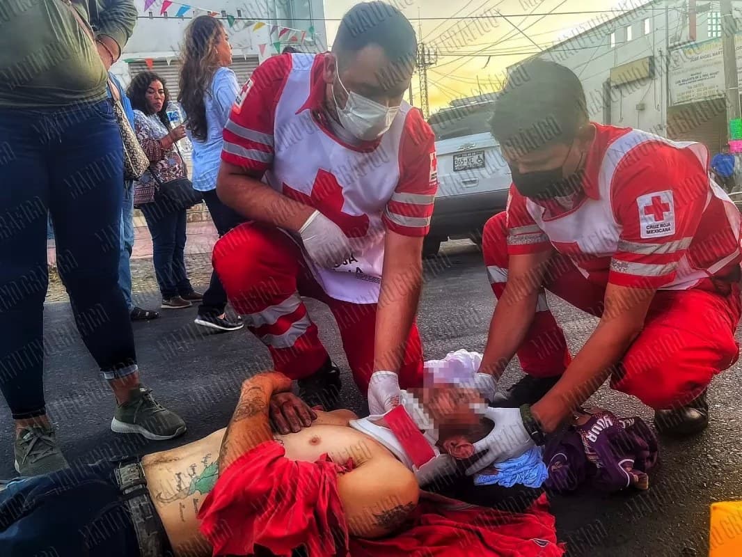 Dejan a motociclista lesionado en san cayetano