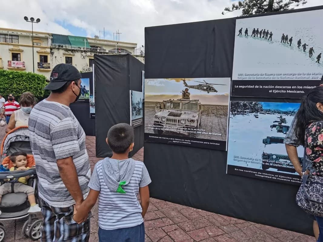 Presentan exposición fotográfica \"200 Años de Lealtad\" en Tepic