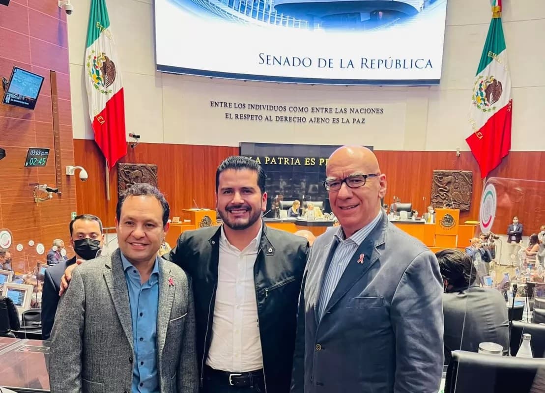 Coquetea Nacho Flores con candidatura al Senado