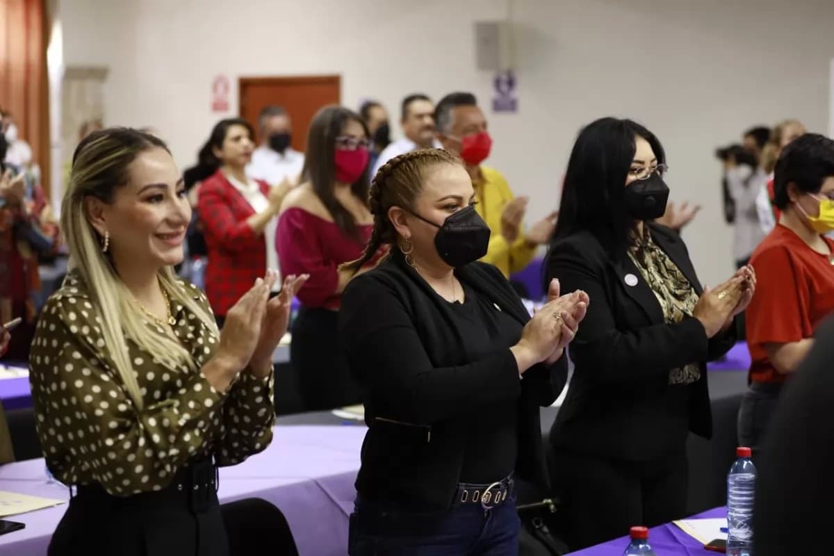 Deben legisladores involucrarse en el trabajo con perspectiva de género