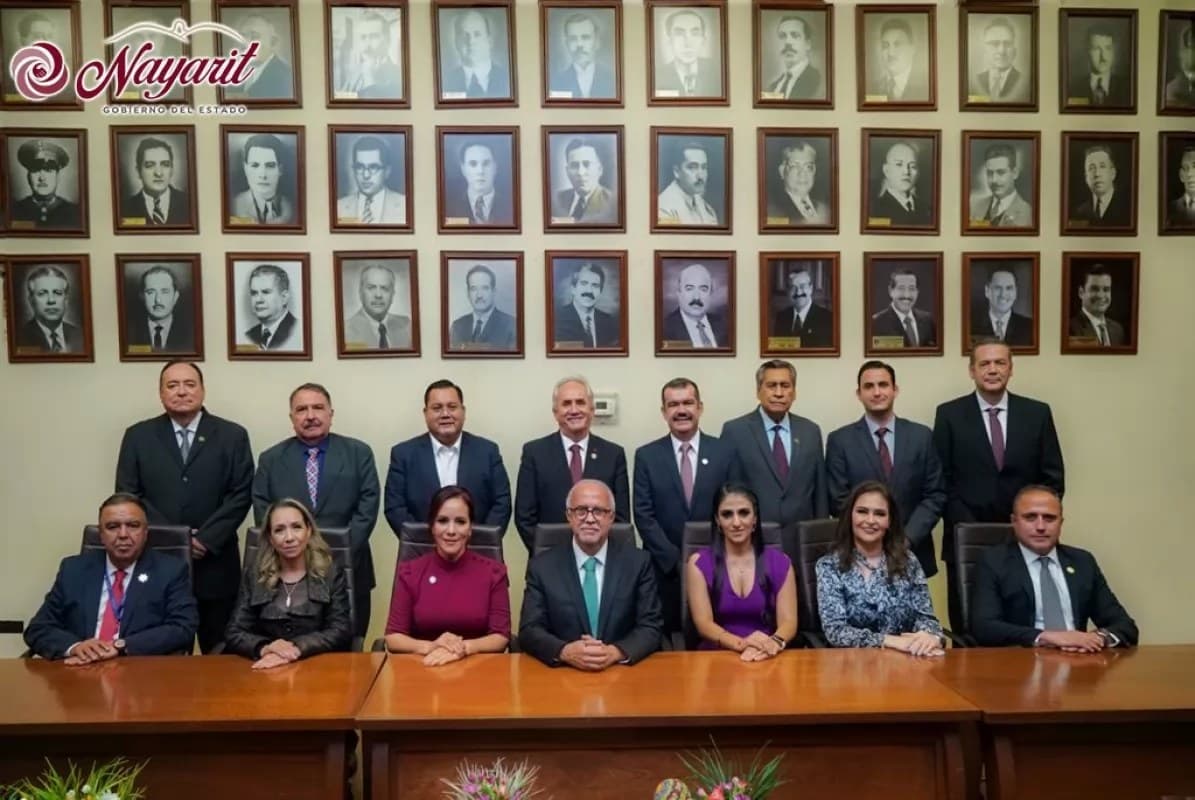 Miguel Ángel Navarro toma protesta a su Gabinete