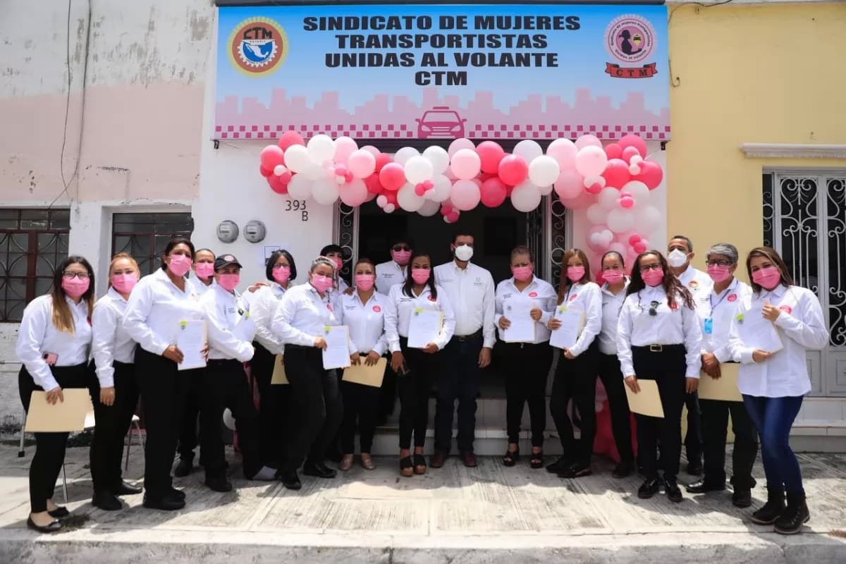 Brinda Gobernador una nueva vida a las mujeres taxistas en Nayarit