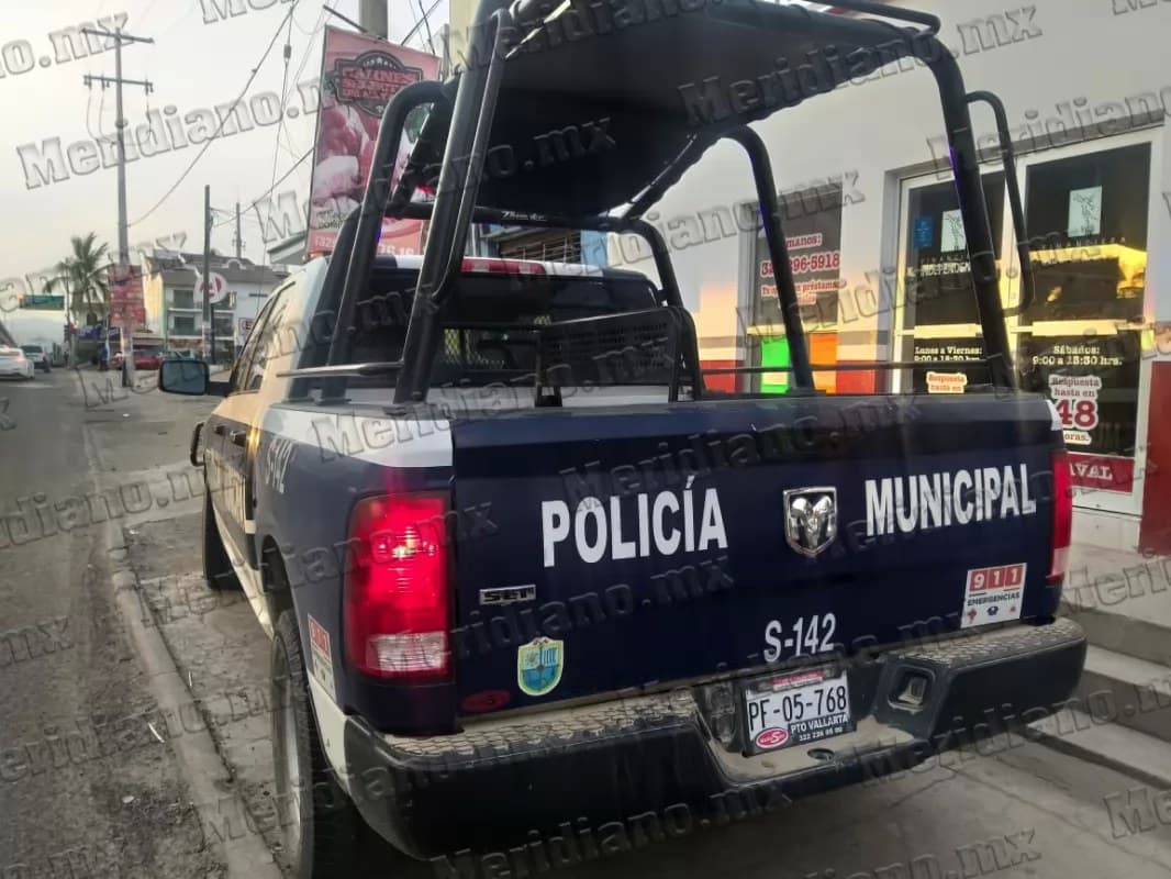 ¡policias de bahía de banderas son detenidos por violación!
