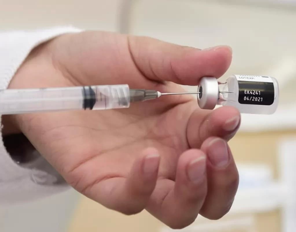 Libera COFEPRIS más de 3 millones 750 mil vacunas envasadas en México