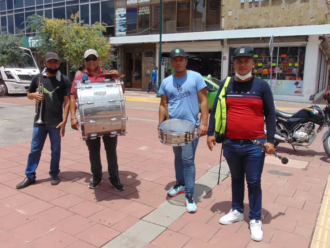 \"La Vencedora Clave de Oro\" demuestra su talento en las calles de Tepic