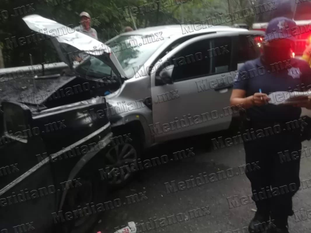 ¡aparatoso choque en la carretera 200!