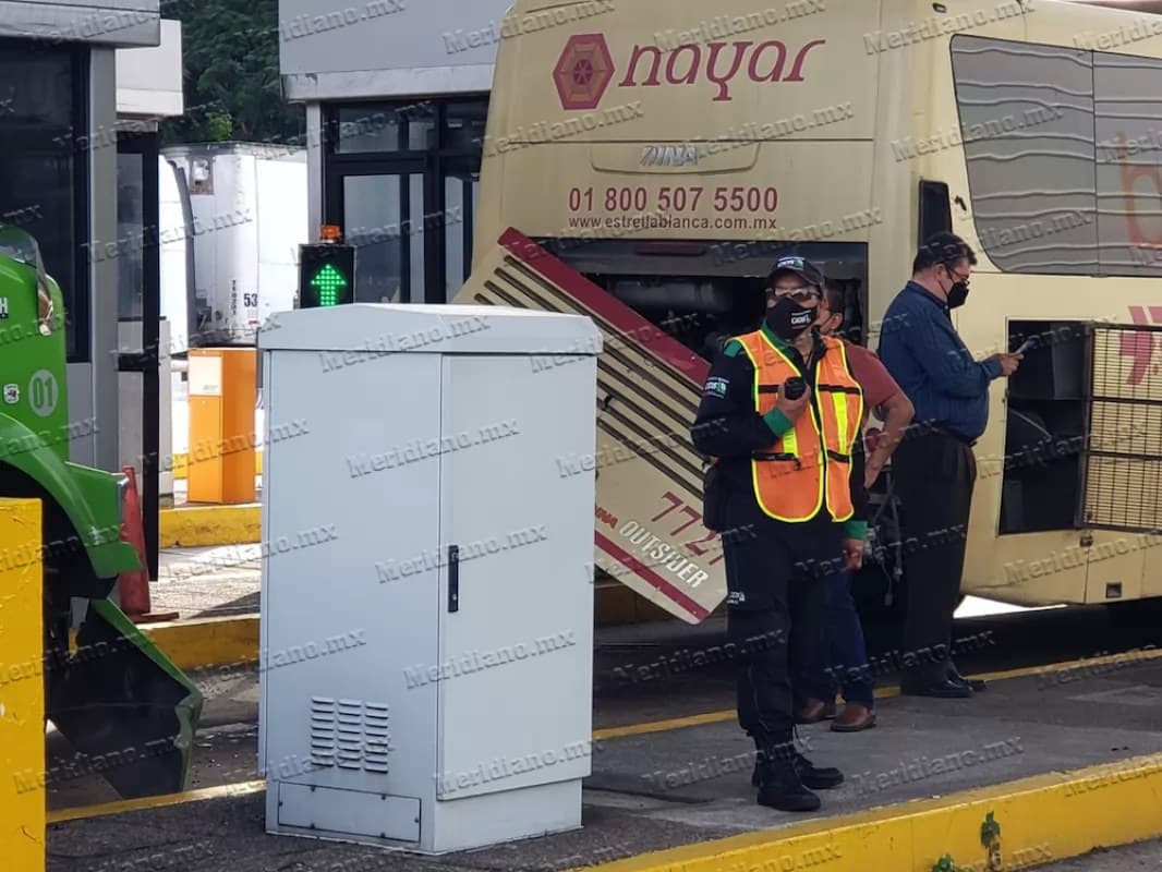 ¡tráiler provocó carambola en la caseta de trapichillo!