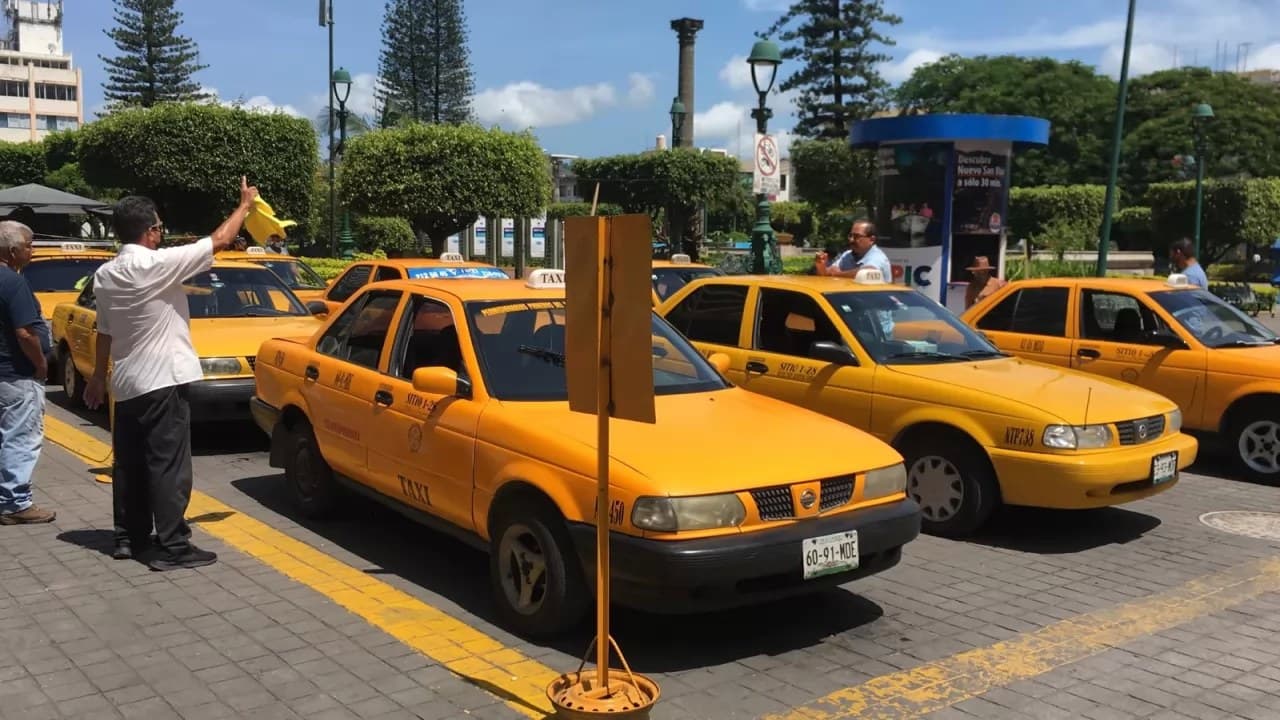 Reportan taxistas bajas ventas por rebrote de COVID en Tepic