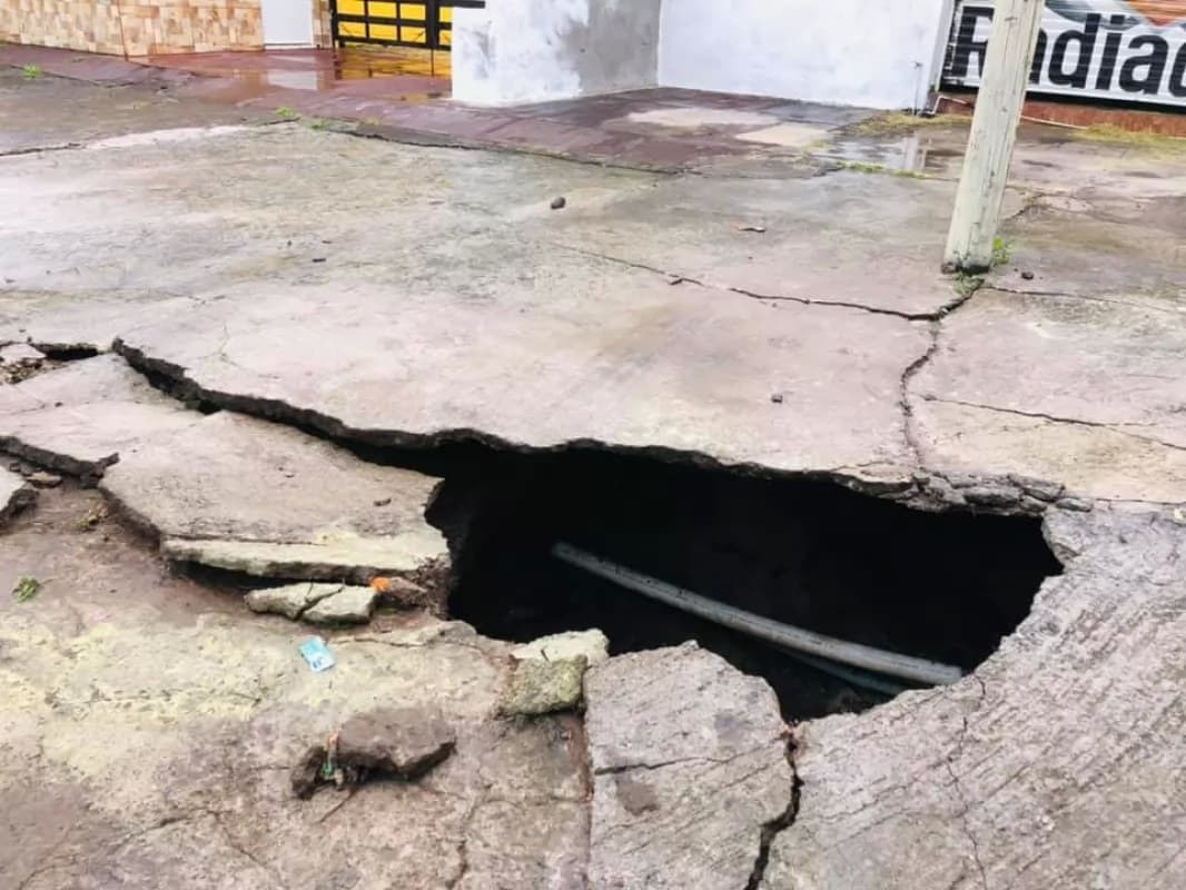 Alertan por socavón en la Tepic-Mazatlán