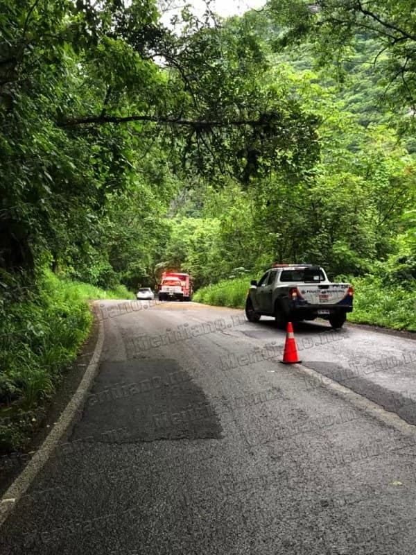 ¡tragico accidente en boca de tomatlan, hay dos muertos y una lesionada!