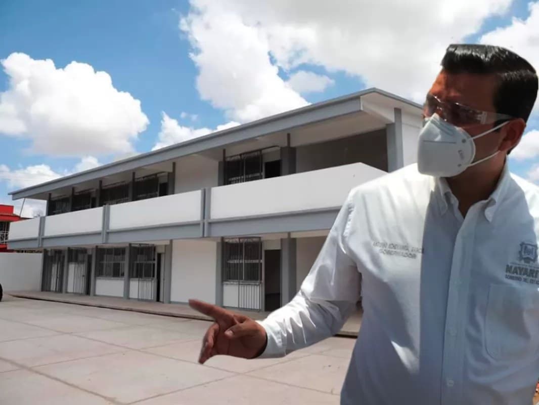 No me molesta la crítica, yo seguiré entregando obras: Toño Echevarría