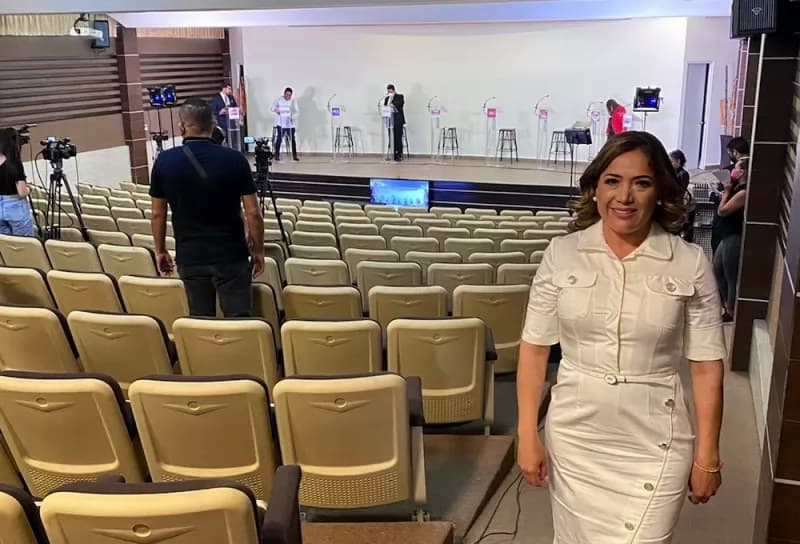 Destaca Ivideliza Reyes en debate de aspirantes a la alcaldía de Tepic