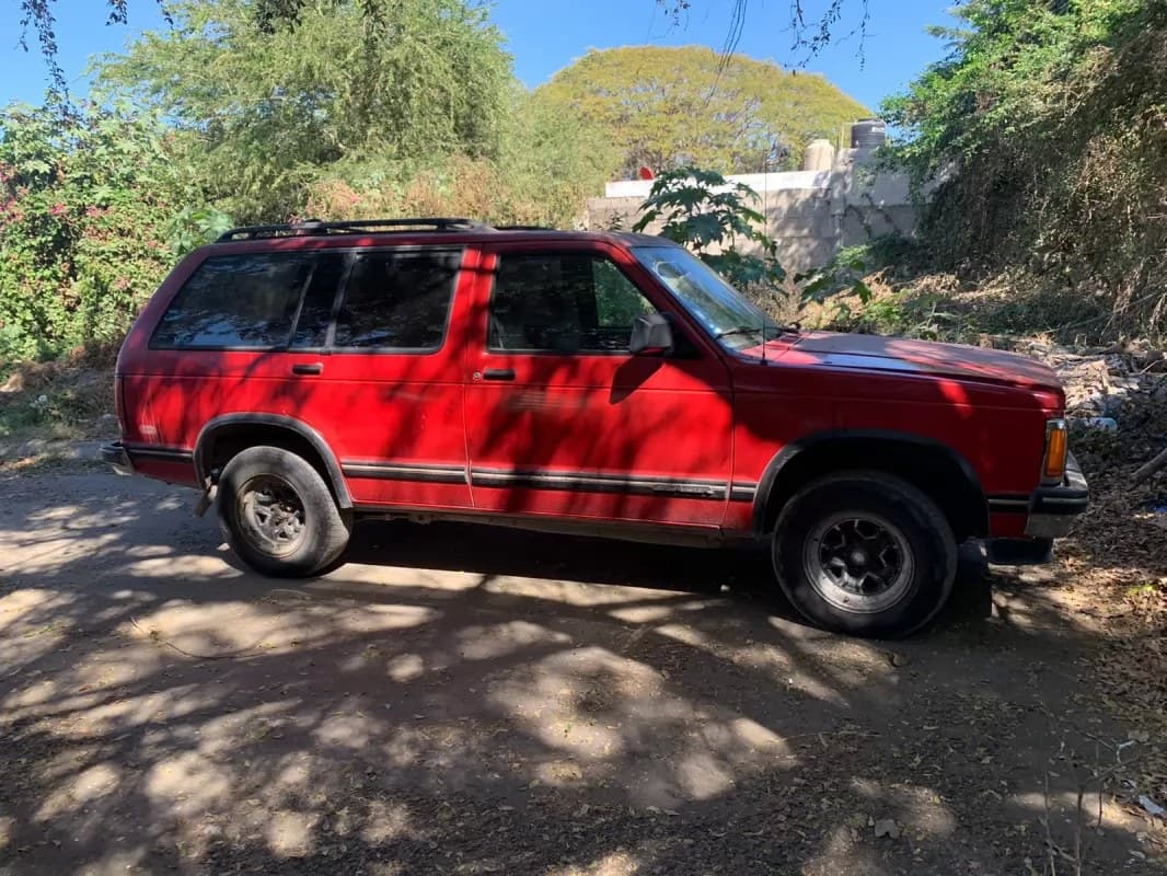 Abandonan otra camioneta en haciendas de san vicente