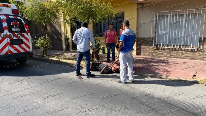 Menor resulta lesionado tras ser embestido por un vehículo cuando viajaba en su motocicleta