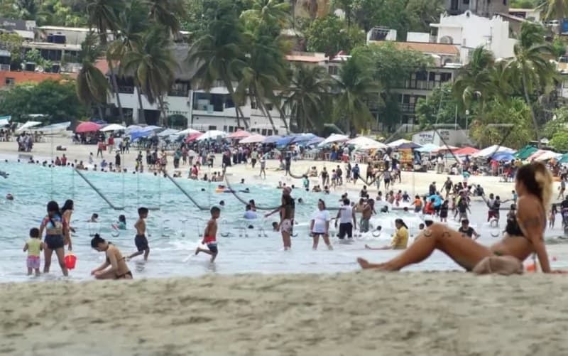 No intimida COVID-19 playas de Nayarit lucen abarrotadas de bañistas
