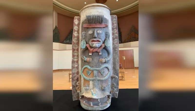 México recupera urna maya que se exhibía en Estados Unidos