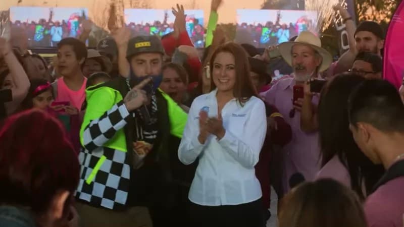 Ordenan a Netflix eliminar escena donde aparece candidata del PAN