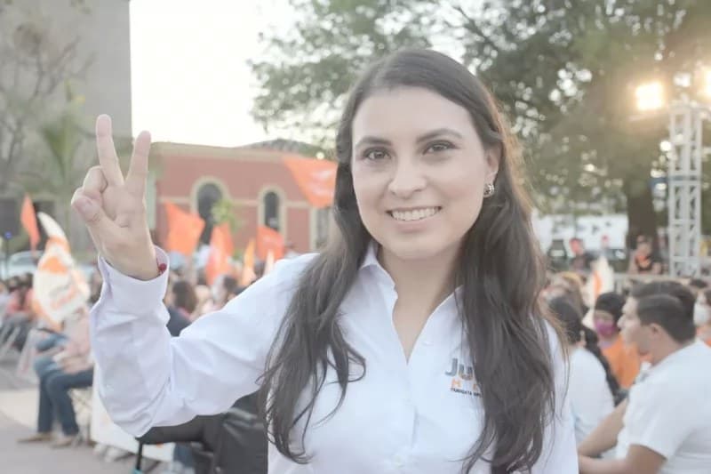 Comparte Julieta Mejía los logros de su carrera política