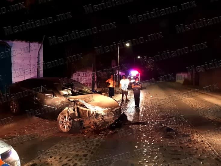 ¡destrozaron un mazda en la colonia bobadilla!