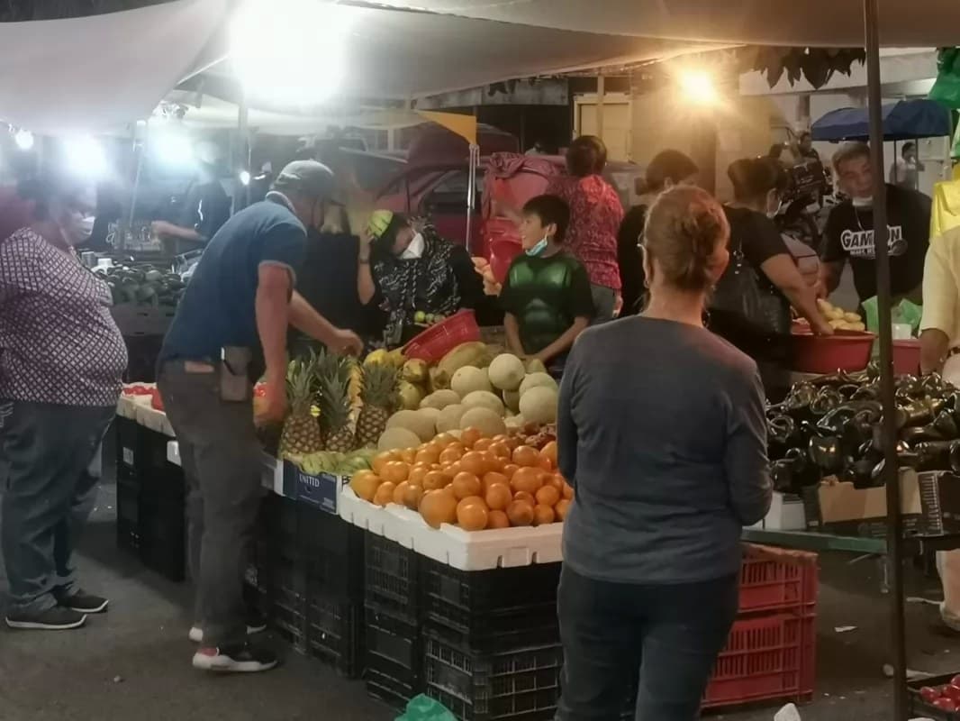 Incrementan tianguistas de La Cantera su economía