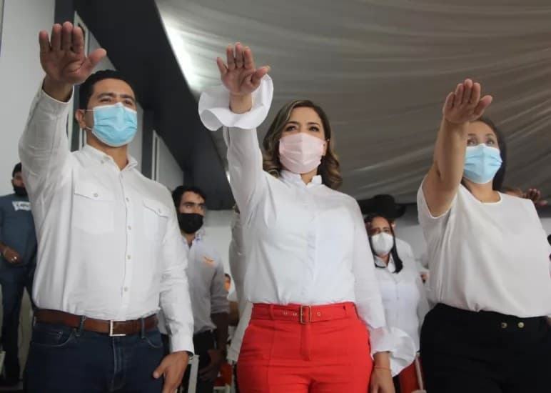 Ivideliza Reyes rinde protesta como candidata a la alcaldía de Tepic