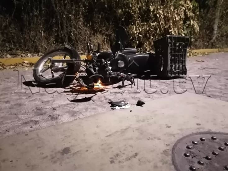 Camioneta Durango arrolla a 2 hombres en la colonia Cuauhtémoc de Tepic