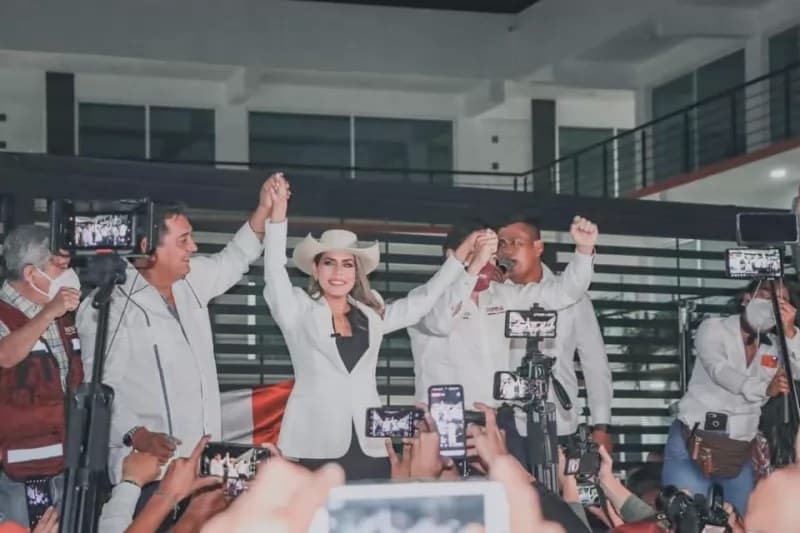 ¡Hija de \"El Toro\" entra al ruedo!: Avalan candidatura de Evelyn Salgado