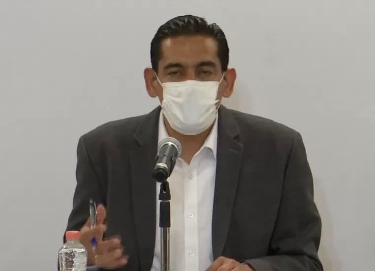 Asocian a trece personas a variante India de COVID-19