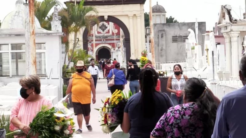 Así celebran el Día de las Madres en el Panteón Hidalgo