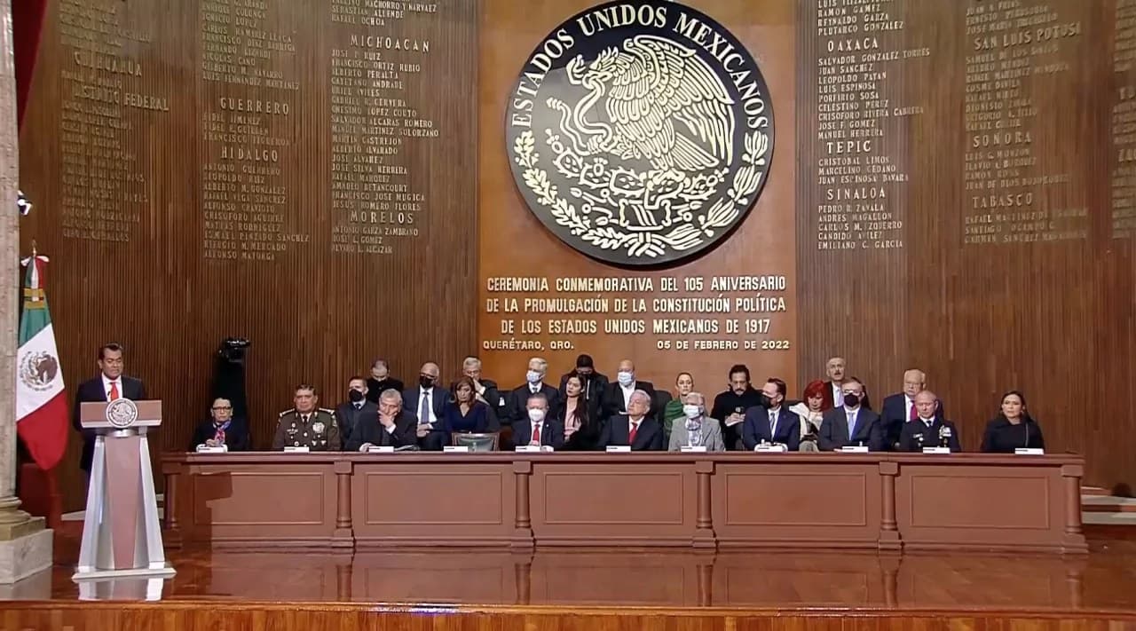 Participa Miguel Ángel Navarro Quintero en ceremonia por el 105 Aniversario de la Promulgación de la Constitución.