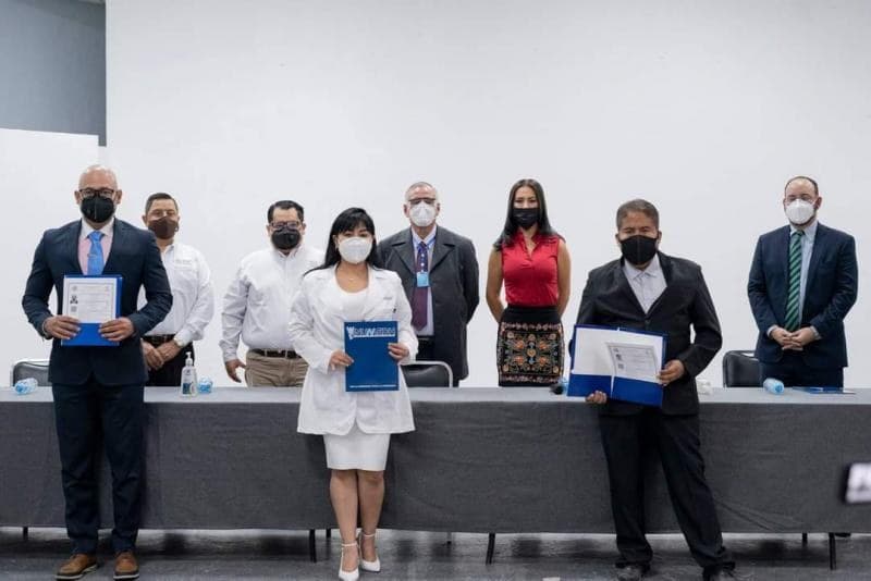 Realiza Gobierno primera entrega de títulos electrónicos en Nayarit