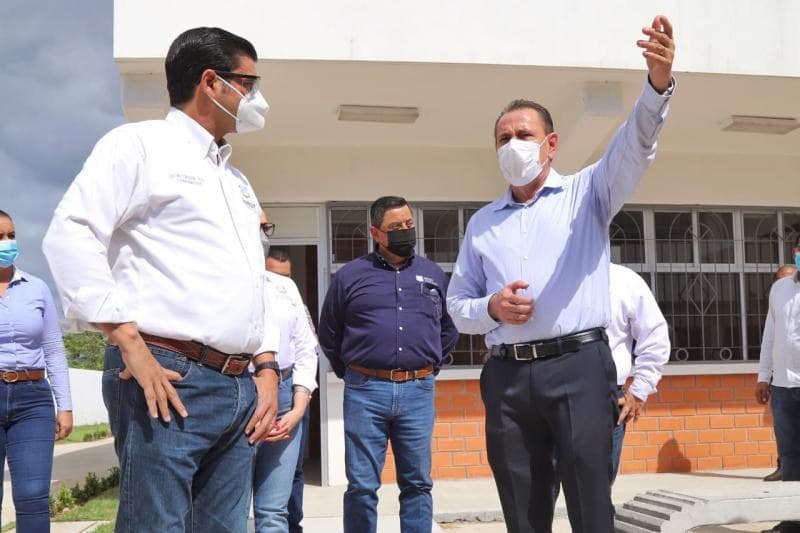 Jaime Cuevas y Antonio Echevarría realizan histórica entrega de obras