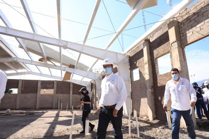 Toño Echevarría supervisa obras del nuevo CREE en Tepic
