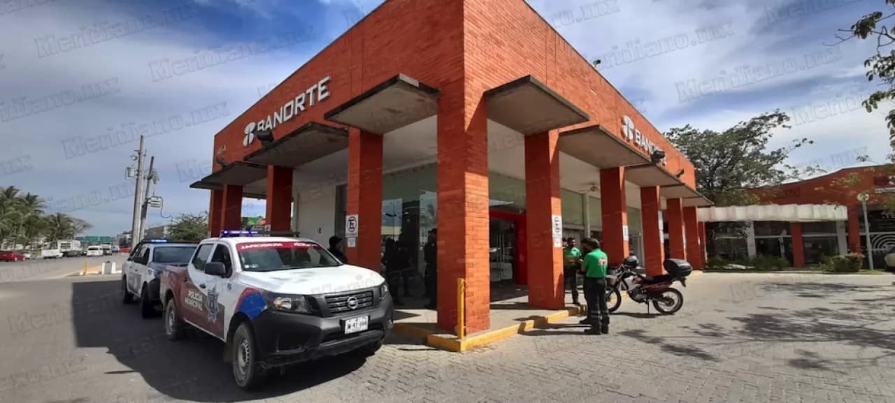 Roban cientos de miles de pesos en Banorte de Puerto Vallarta