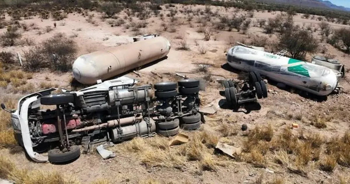 Volcadura de pipa con amoniaco deja 27 afectados en Hermosillo-Guaymas